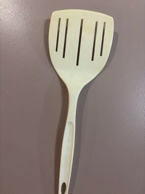 Vintage Foley Wide Almond Nylon Plastic Slotted Spatula Flipper Turner